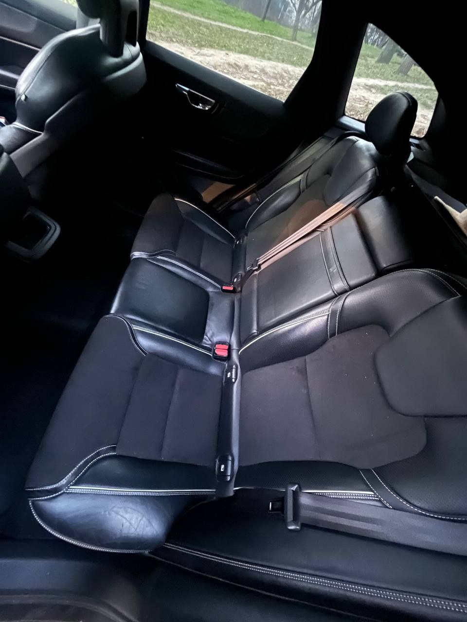 Volvo XC60 D4 AWD R-Design - 4