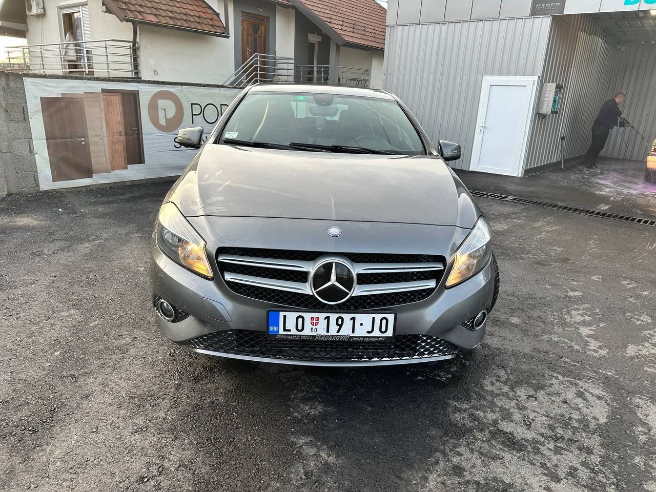 Mercedes A180 · 2012 · Benzin